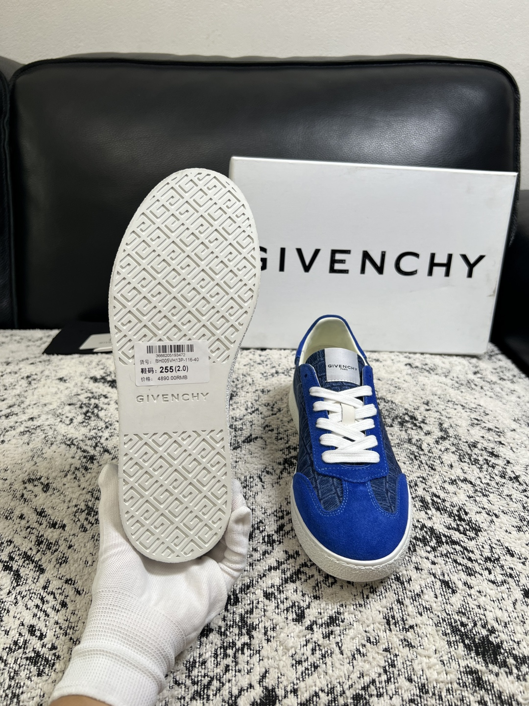 Givenchy 高品质  顶级工艺品  纪梵希  专柜同步原厂配置，意大利进口牛皮搭配面料，全鞋配件私模打造，柔软舒适