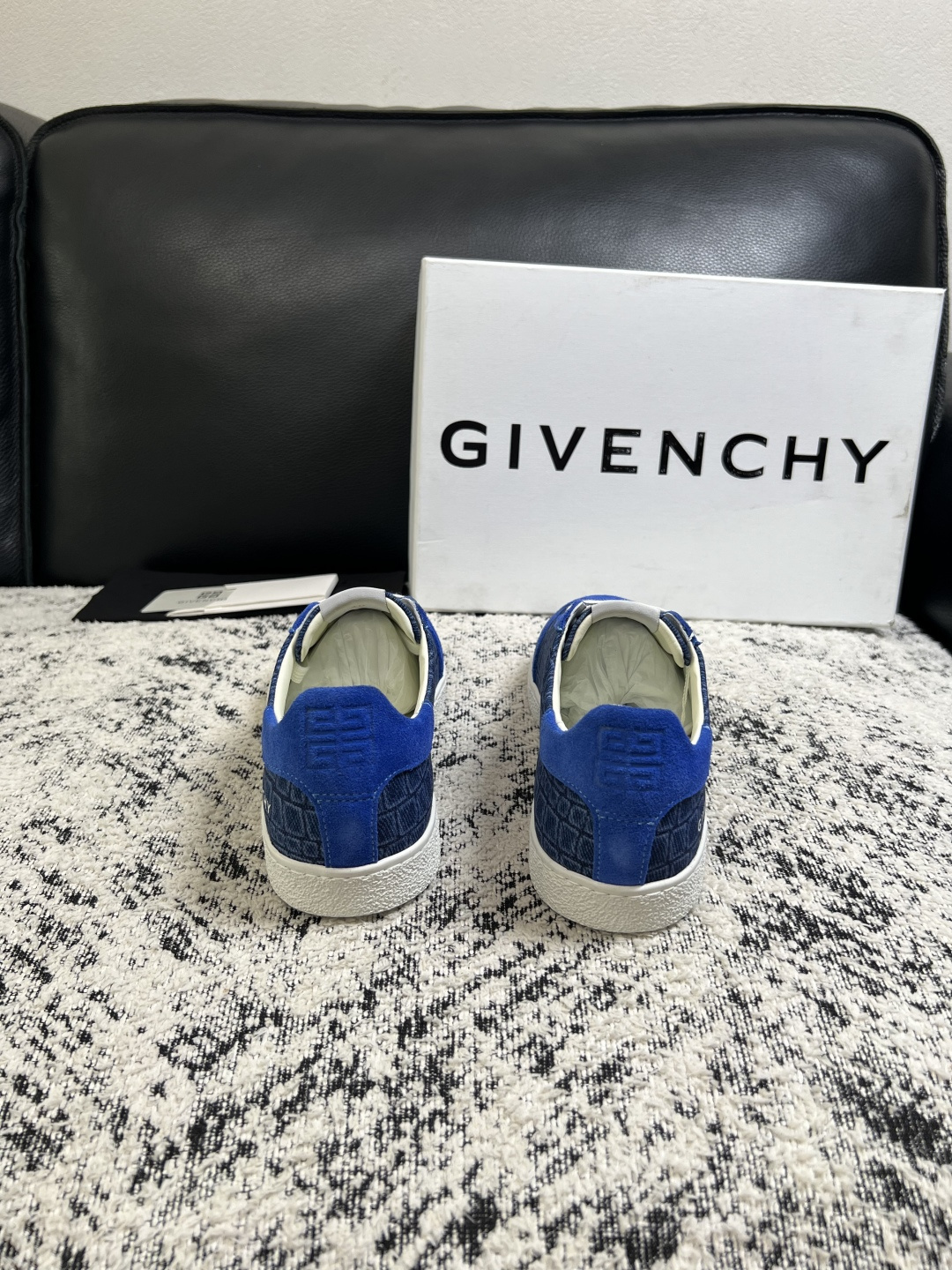 Givenchy 高品质  顶级工艺品  纪梵希  专柜同步原厂配置，意大利进口牛皮搭配面料，全鞋配件私模打造，柔软舒适