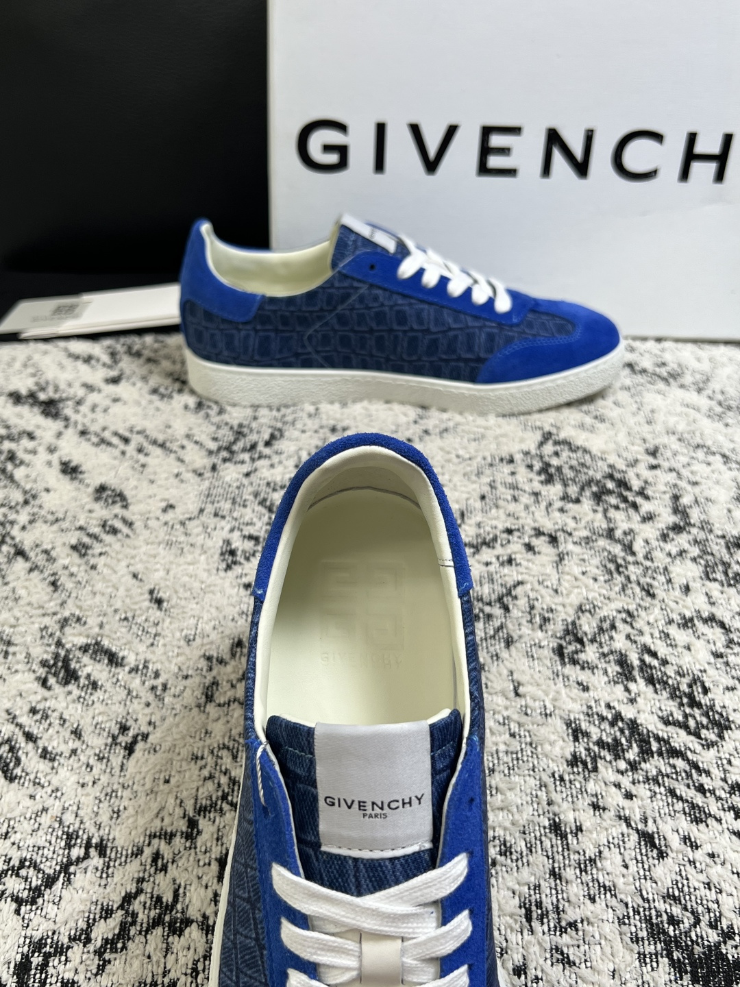Givenchy 高品质  顶级工艺品  纪梵希  专柜同步原厂配置，意大利进口牛皮搭配面料，全鞋配件私模打造，柔软舒适