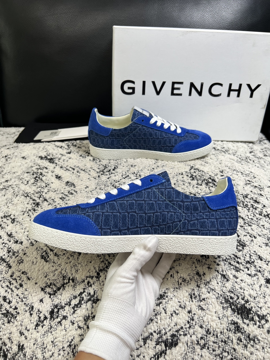Givenchy 高品质  顶级工艺品  纪梵希  专柜同步原厂配置，意大利进口牛皮搭配面料，全鞋配件私模打造，柔软舒适