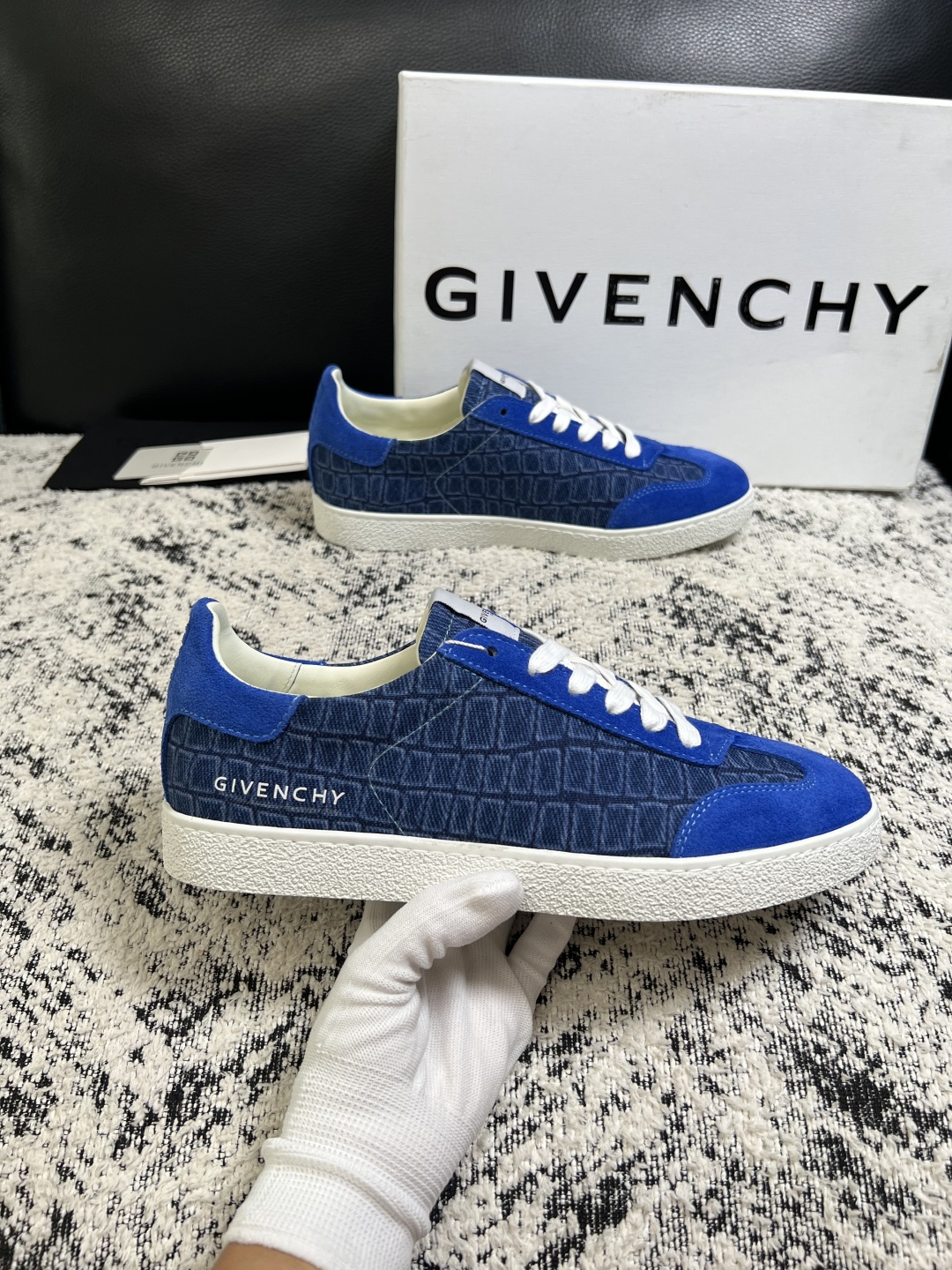 Givenchy 高品质  顶级工艺品  纪梵希  专柜同步原厂配置，意大利进口牛皮搭配面料，全鞋配件私模打造，柔软舒适