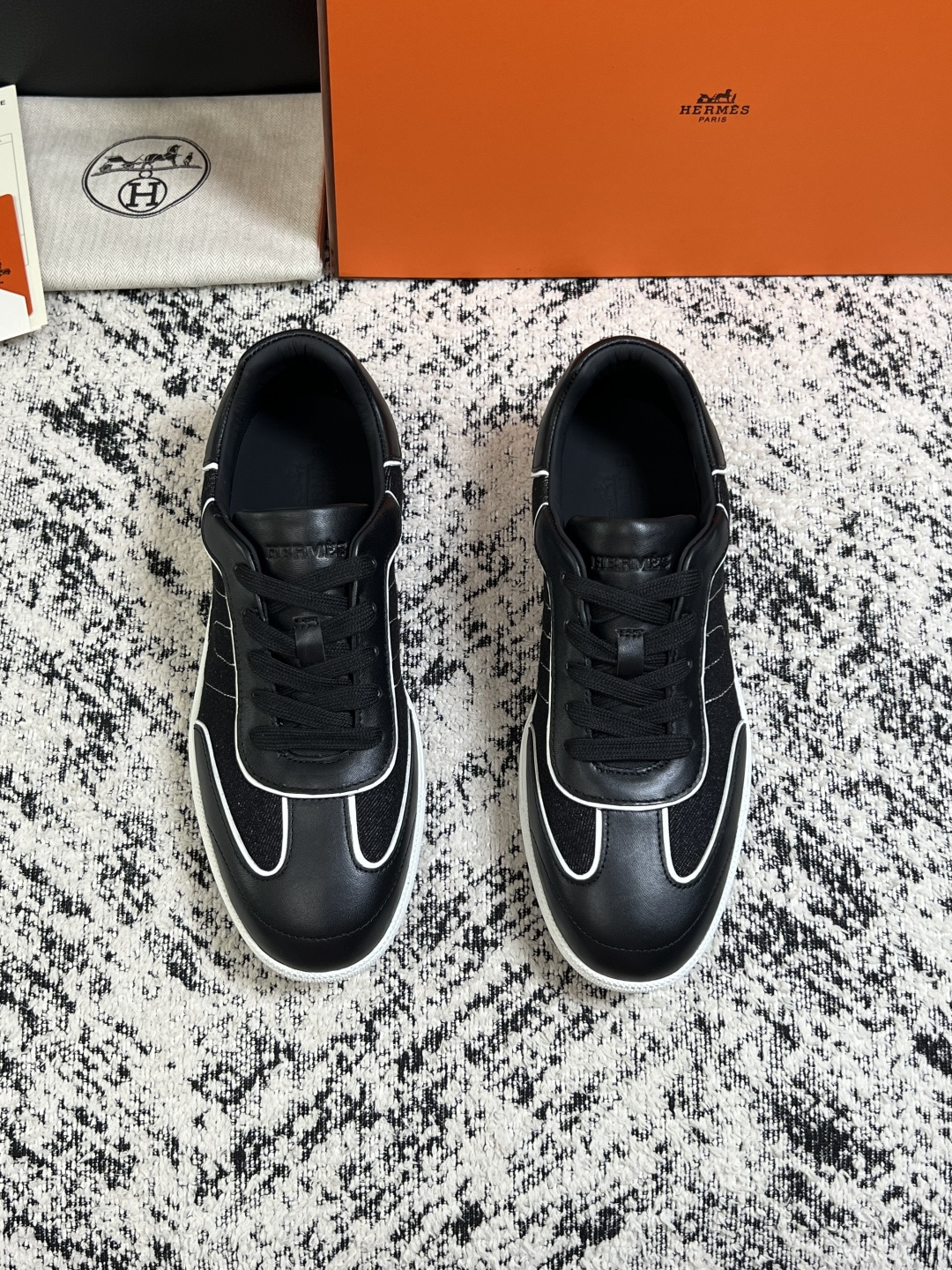 Hermes  高品质  顶级工艺品  爱马仕 专柜同步发售原厂配置，意大利进口原版牛皮面料，高品质拼接工艺，全进口水染