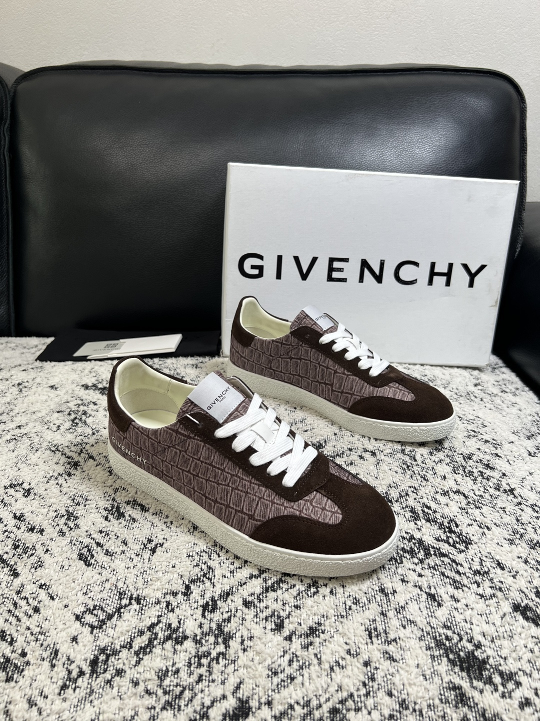 NO:930752,Givenchy high-quality top crafts Givenchy counters are equipped with original factory configurations, Italian imported cowhide and fabrics, all shoe accessories are made from private molds, soft and comfortable mesh inner pads, soles are original and super comfortable, original factory follow-up goods, code number 39-44 (customized 38 45),,givenchy,givenchy,cowhide19860909Givenchy 高品质 顶级工艺品 纪梵希 专柜同步原厂配置,意大利进口牛皮搭配面料,全鞋配件私模打造,柔软舒适网布内里垫,鞋底原厂特供原版超级舒适,原厂跟单货,码数 39-44 (订做 38 45 ),,givenchy,givenchy,cowhide,Men's shoes