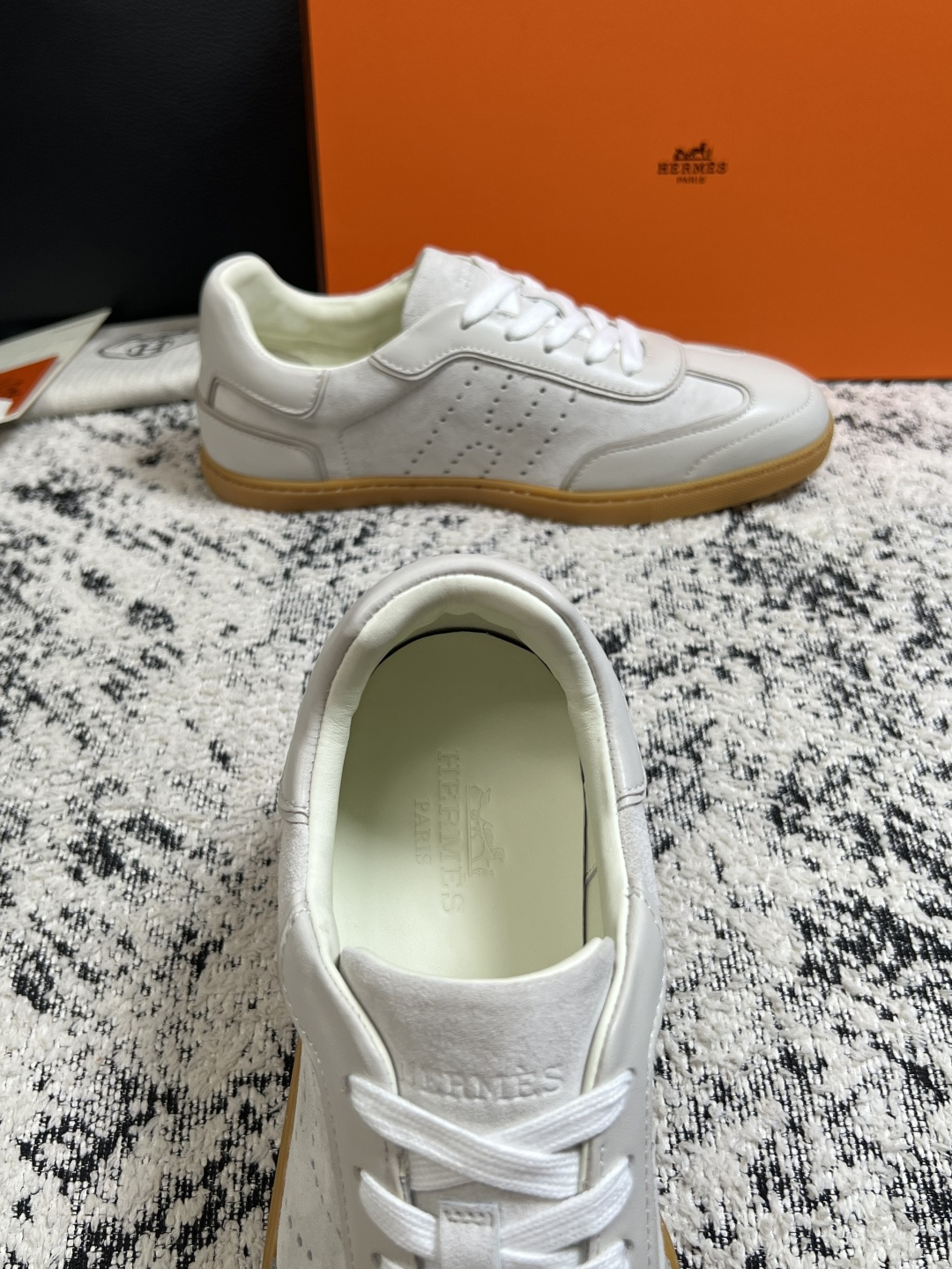 Hermes  高品质  顶级工艺品  爱马仕 专柜同步发售原厂配置，意大利进口原版牛皮面料，高品质拼接工艺，全进口水染
