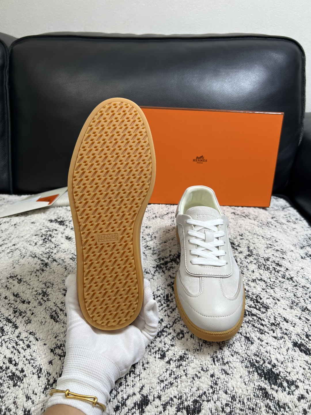 Hermes  高品质  顶级工艺品  爱马仕 专柜同步发售原厂配置，意大利进口原版牛皮面料，高品质拼接工艺，全进口水染