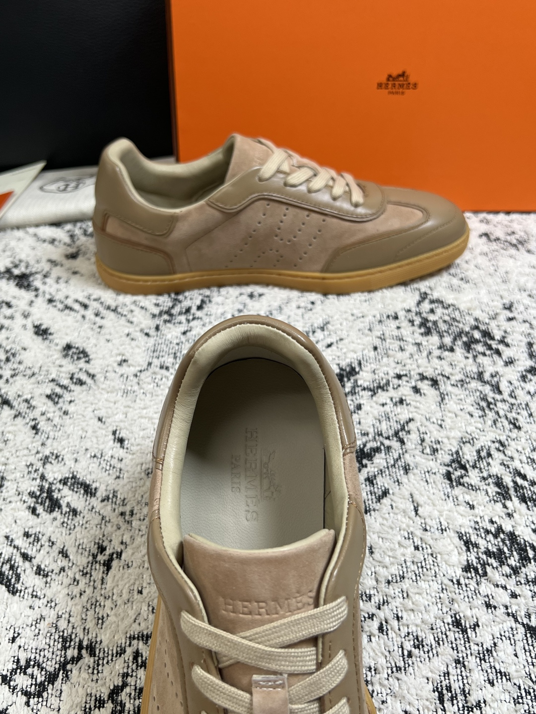 Hermes  高品质  顶级工艺品  爱马仕 专柜同步发售原厂配置，意大利进口原版牛皮面料，高品质拼接工艺，全进口水染