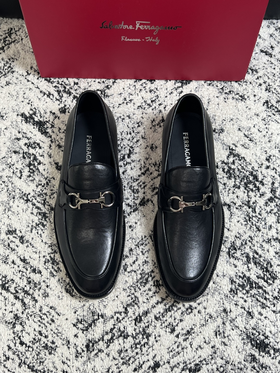 Ferragamo  高品质  顶级工艺品  菲拉格慕  皮鞋专柜同步发售原厂配置，意大利进口原版牛皮，进口水染牛里 ，