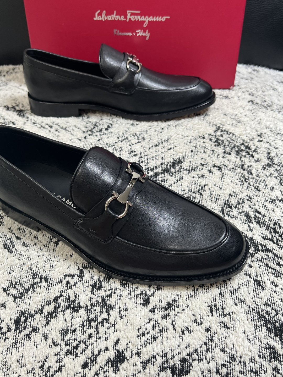 Ferragamo  高品质  顶级工艺品  菲拉格慕  皮鞋专柜同步发售原厂配置，意大利进口原版牛皮，进口水染牛里 ，