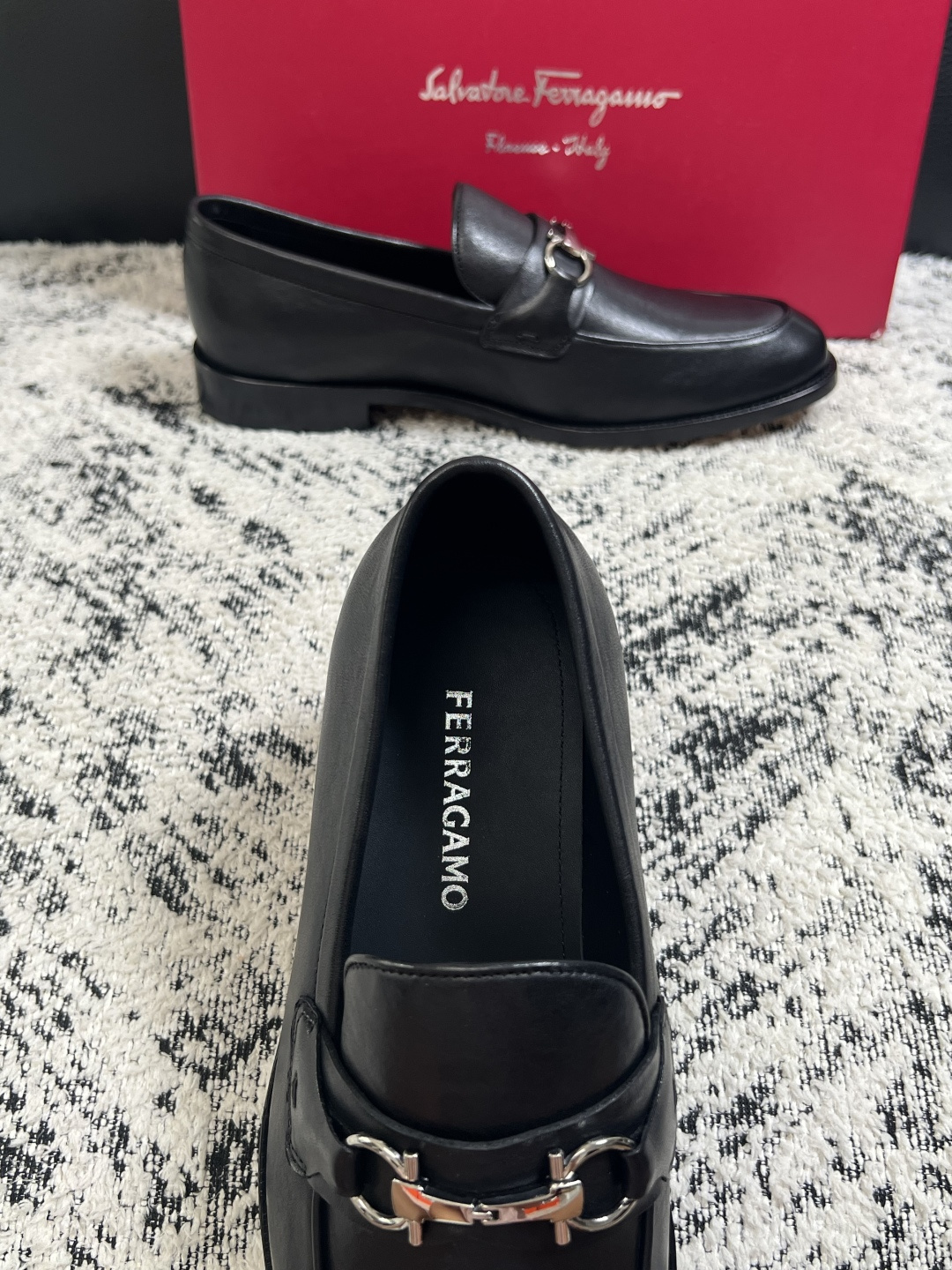 Ferragamo  高品质  顶级工艺品  菲拉格慕  皮鞋专柜同步发售原厂配置，意大利进口原版牛皮，进口水染牛里 ，