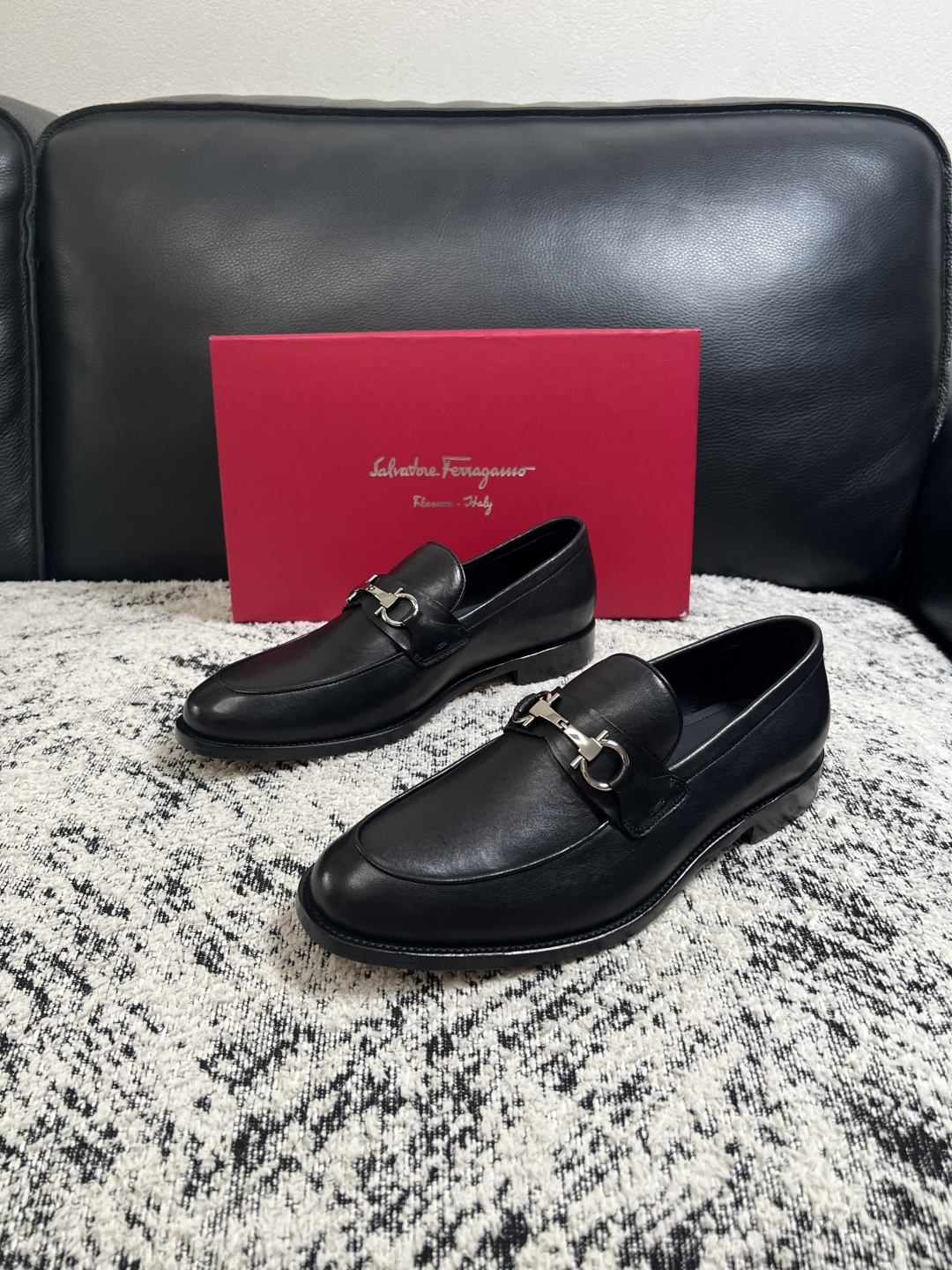 Ferragamo  高品质  顶级工艺品  菲拉格慕  皮鞋专柜同步发售原厂配置，意大利进口原版牛皮，进口水染牛里 ，