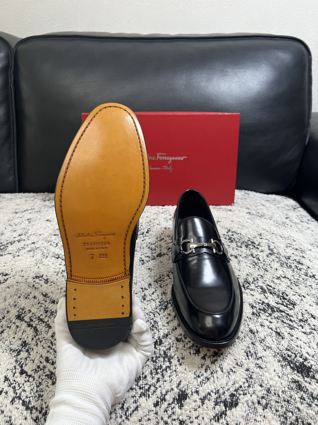 Ferragamo  高品质  顶级工艺品  菲拉格慕  皮鞋专柜同步发售原厂配置，意大利进口原版牛皮，进口水染牛里 ，