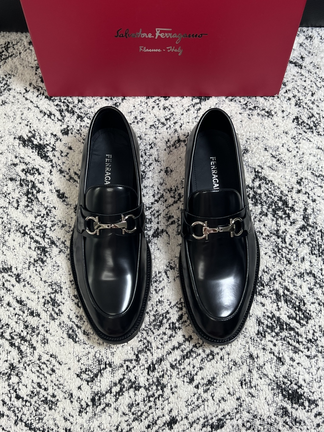 Ferragamo  高品质  顶级工艺品  菲拉格慕  皮鞋专柜同步发售原厂配置，意大利进口原版牛皮，进口水染牛里 ，