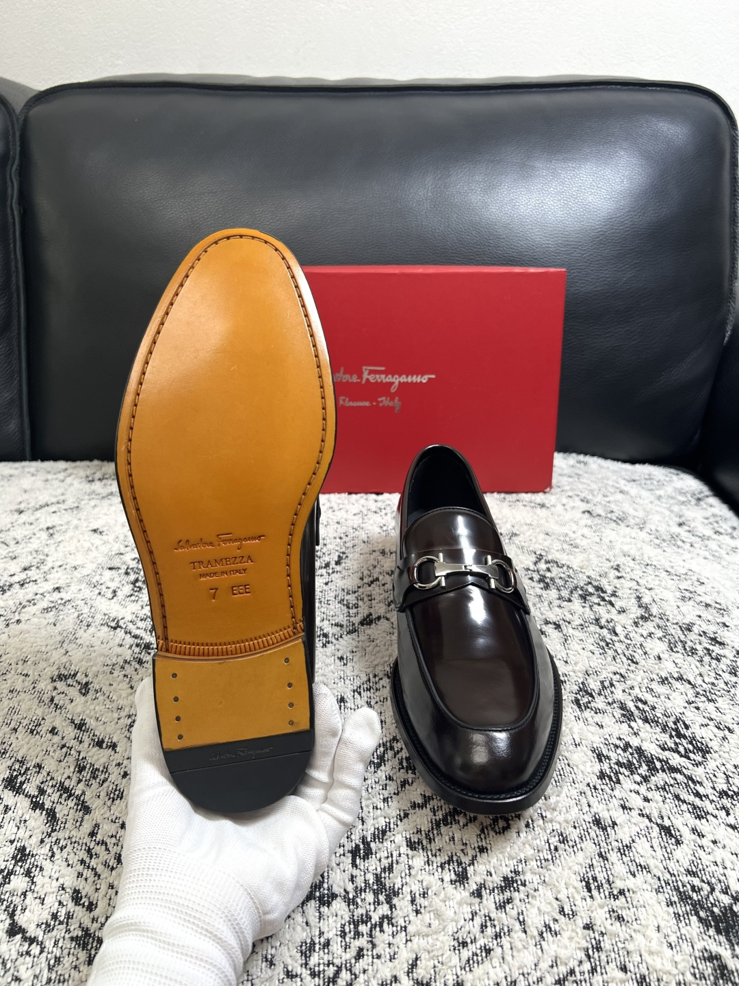 Ferragamo  高品质  顶级工艺品  菲拉格慕  皮鞋专柜同步发售原厂配置，意大利进口原版牛皮，进口水染牛里 ，