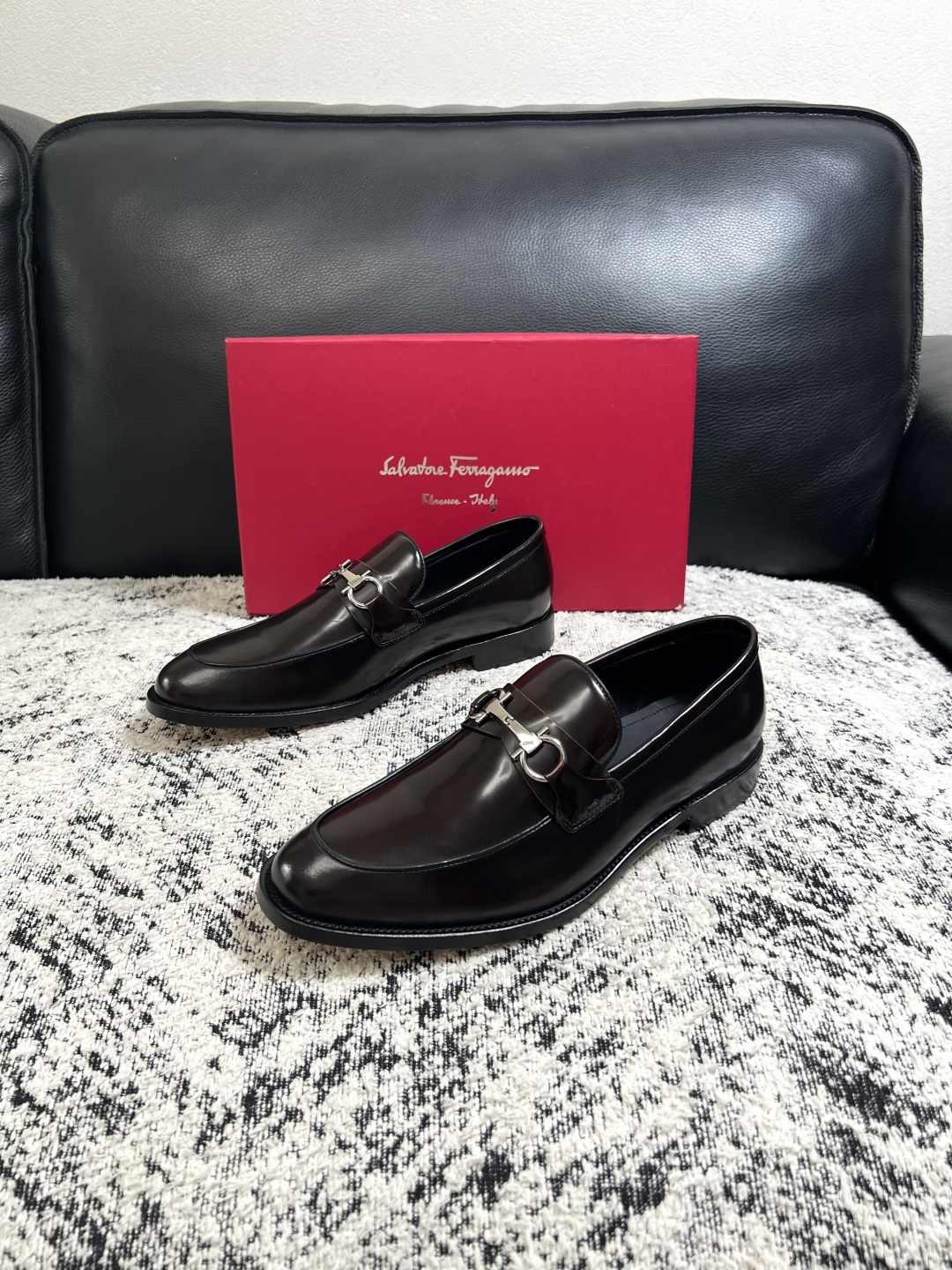 Ferragamo  高品质  顶级工艺品  菲拉格慕  皮鞋专柜同步发售原厂配置，意大利进口原版牛皮，进口水染牛里 ，