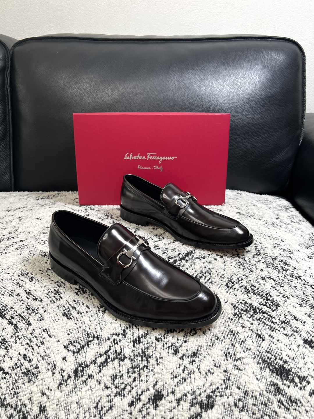 Ferragamo  高品质  顶级工艺品  菲拉格慕  皮鞋专柜同步发售原厂配置，意大利进口原版牛皮，进口水染牛里 ，