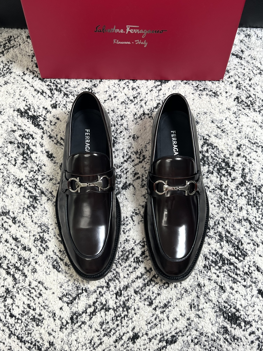 Ferragamo  高品质  顶级工艺品  菲拉格慕  皮鞋专柜同步发售原厂配置，意大利进口原版牛皮，进口水染牛里 ，