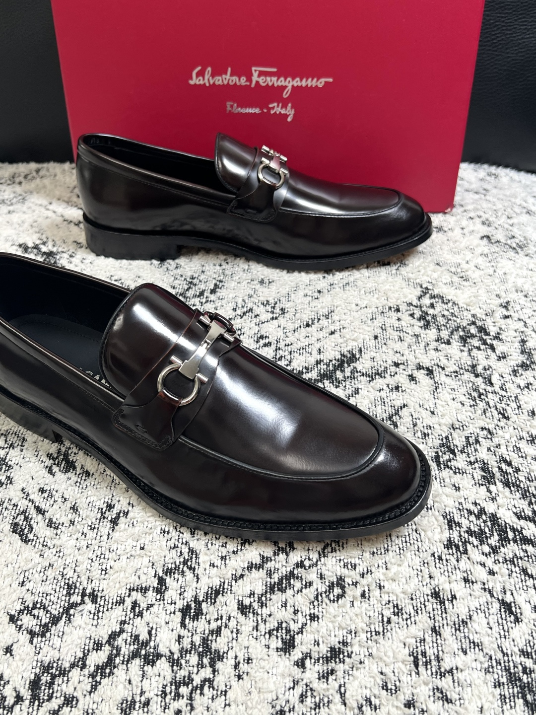 Ferragamo  高品质  顶级工艺品  菲拉格慕  皮鞋专柜同步发售原厂配置，意大利进口原版牛皮，进口水染牛里 ，