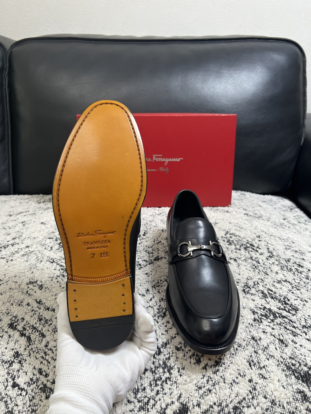 Ferragamo  高品质  顶级工艺品  菲拉格慕  皮鞋专柜同步发售原厂配置，意大利进口原版牛皮，进口水染牛里 ，