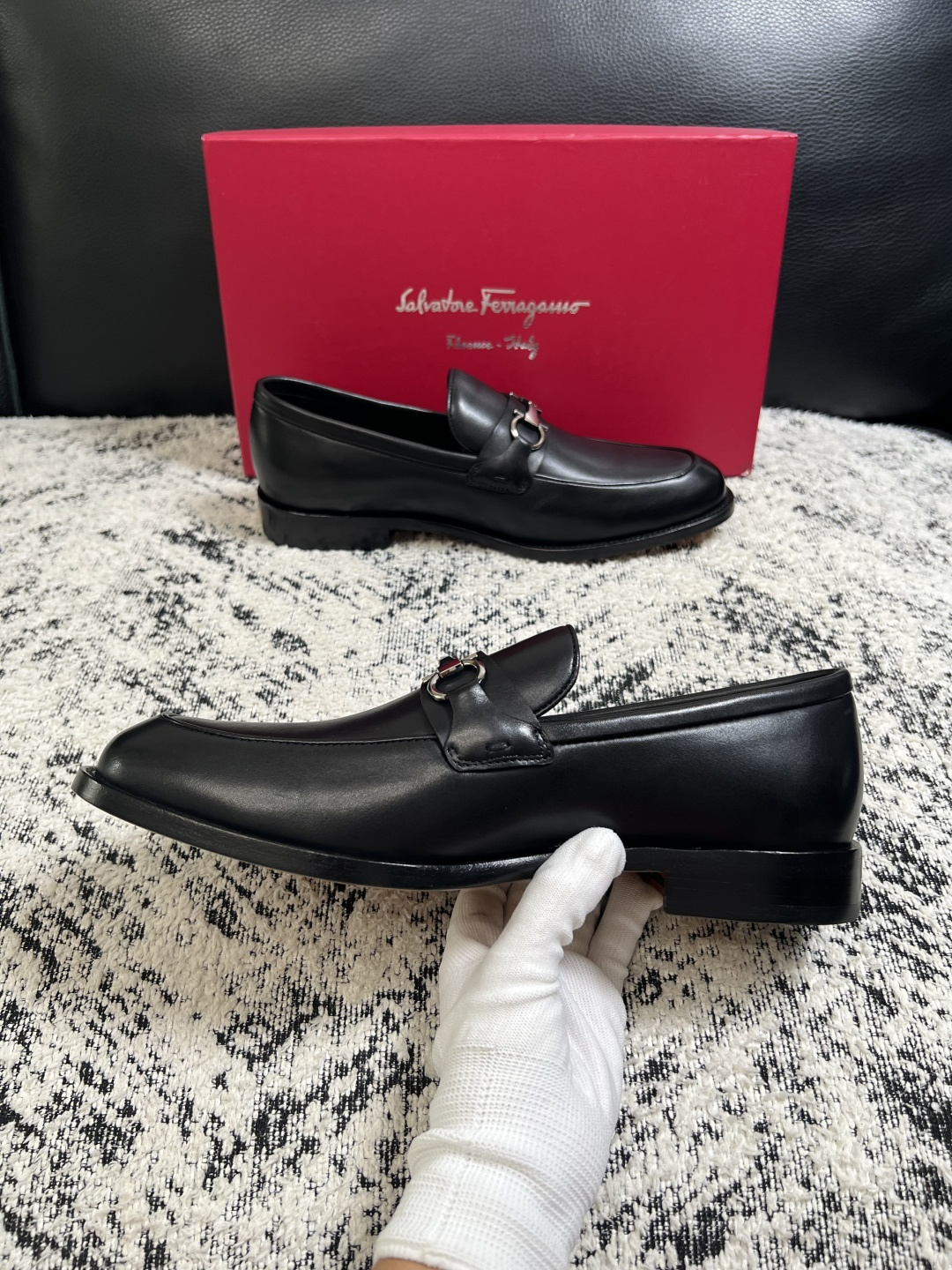 Ferragamo  高品质  顶级工艺品  菲拉格慕  皮鞋专柜同步发售原厂配置，意大利进口原版牛皮，进口水染牛里 ，