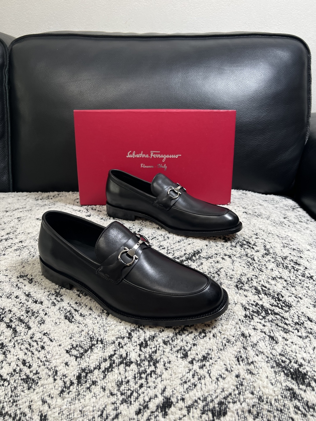 Ferragamo  高品质  顶级工艺品  菲拉格慕  皮鞋专柜同步发售原厂配置，意大利进口原版牛皮，进口水染牛里 ，