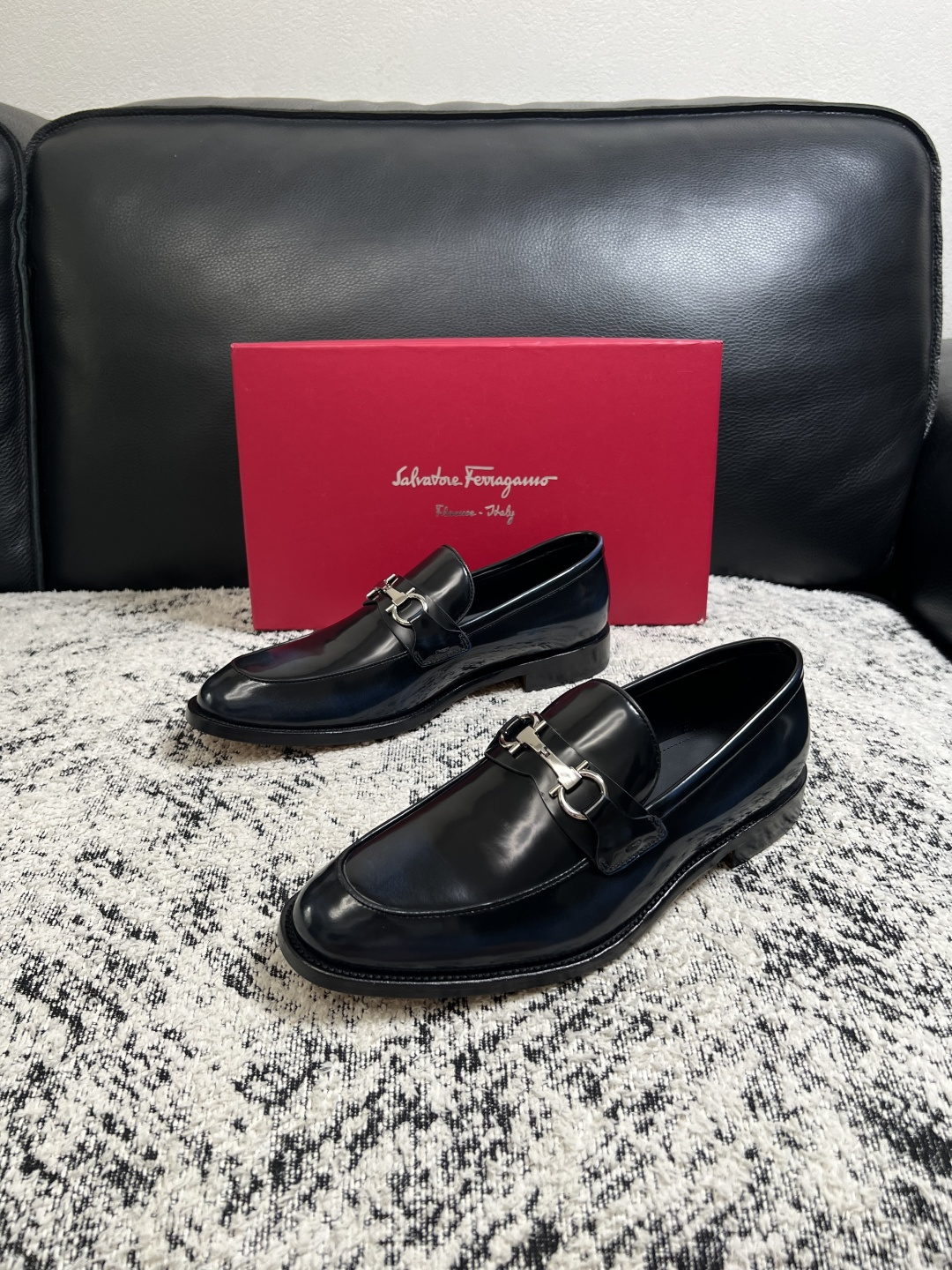 Ferragamo  高品质  顶级工艺品  菲拉格慕  皮鞋专柜同步发售原厂配置，意大利进口原版牛皮，进口水染牛里 ，