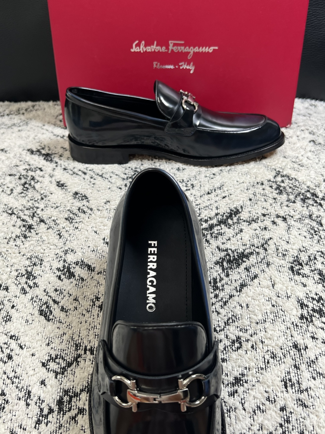 Ferragamo  高品质  顶级工艺品  菲拉格慕  皮鞋专柜同步发售原厂配置，意大利进口原版牛皮，进口水染牛里 ，