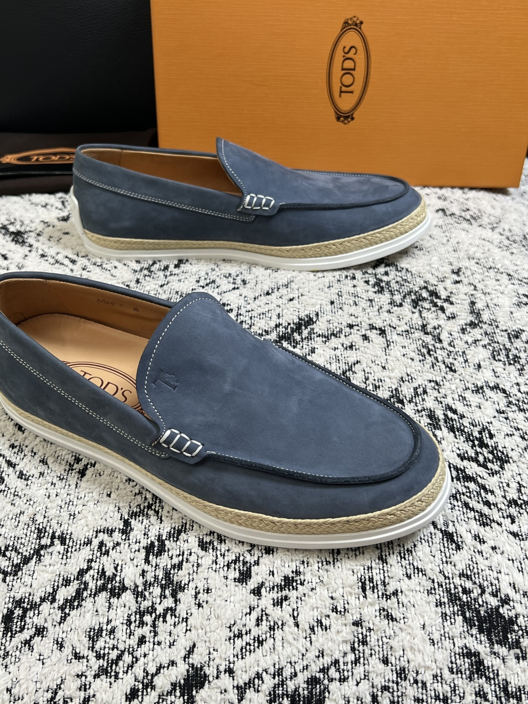 Tods  高品质  顶级工艺品  托德斯  专柜新款，原厂配置意大利进口牛皮面料，高品质复杂拼接工艺，经典的外观搭配气