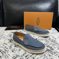 Tods 高品质 顶级工艺品 托德斯 专柜新款,原厂配置意大利进口牛皮面料,高品质复杂拼接工艺,经典的外观搭配气 Tods 高品质 顶级工艺品 托德斯 专柜新款,原厂配置意大利进口牛皮面料,高品质复杂拼接工艺,经典的外观搭配气