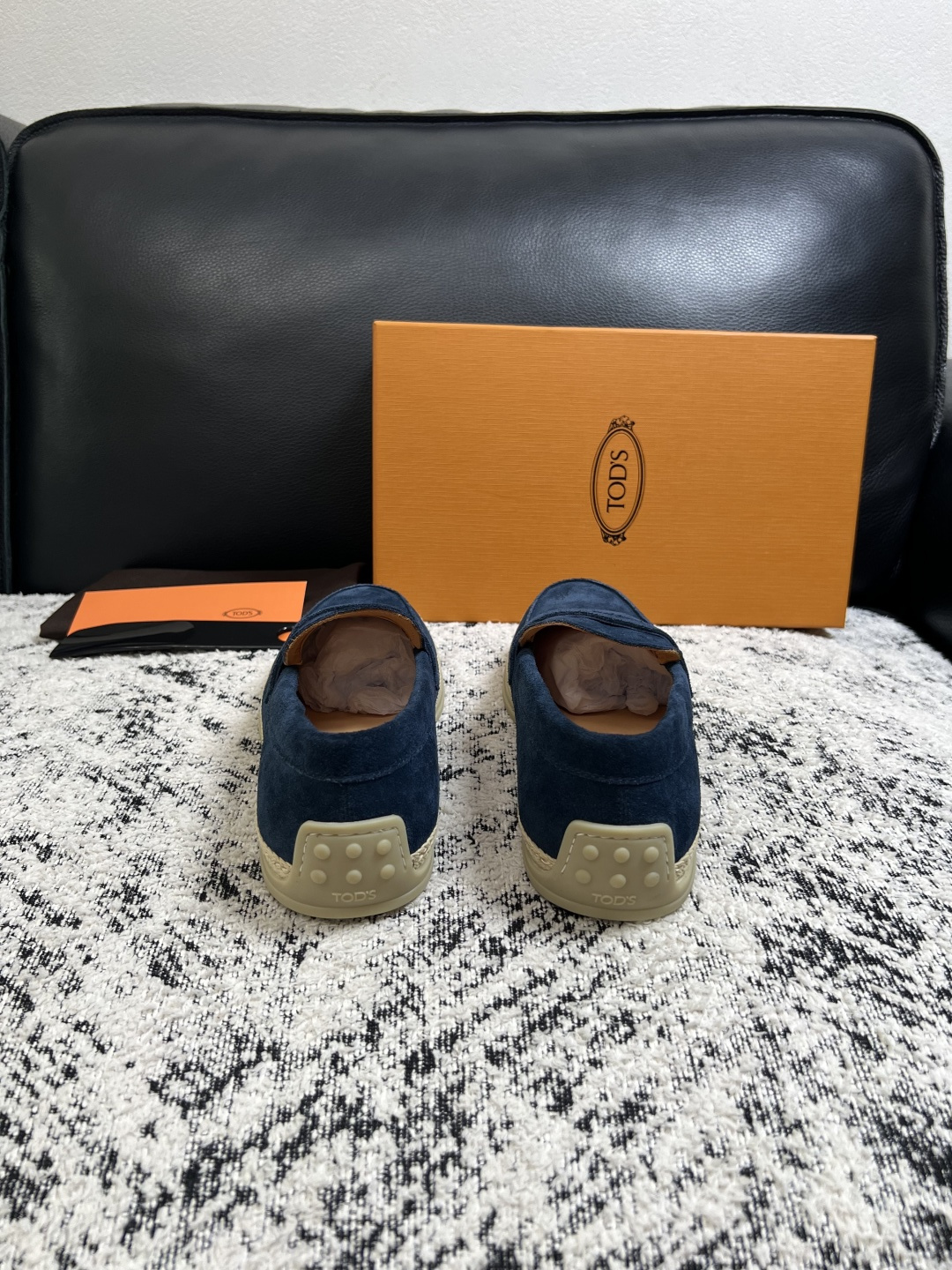 Tods  高品质  顶级工艺品  托德斯  专柜新款，原厂配置意大利进口牛皮面料，高品质复杂拼接工艺，经典的外观搭配气
