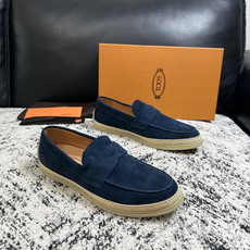 Tods 高品质 顶级工艺品 托德斯 专柜新款,原厂配置意大利进口牛皮面料,高品质复杂拼接工艺,经典的外观搭配气 Tods 高品质 顶级工艺品 托德斯 专柜新款,原厂配置意大利进口牛皮面料,高品质复杂拼接工艺,经典的外观搭配气