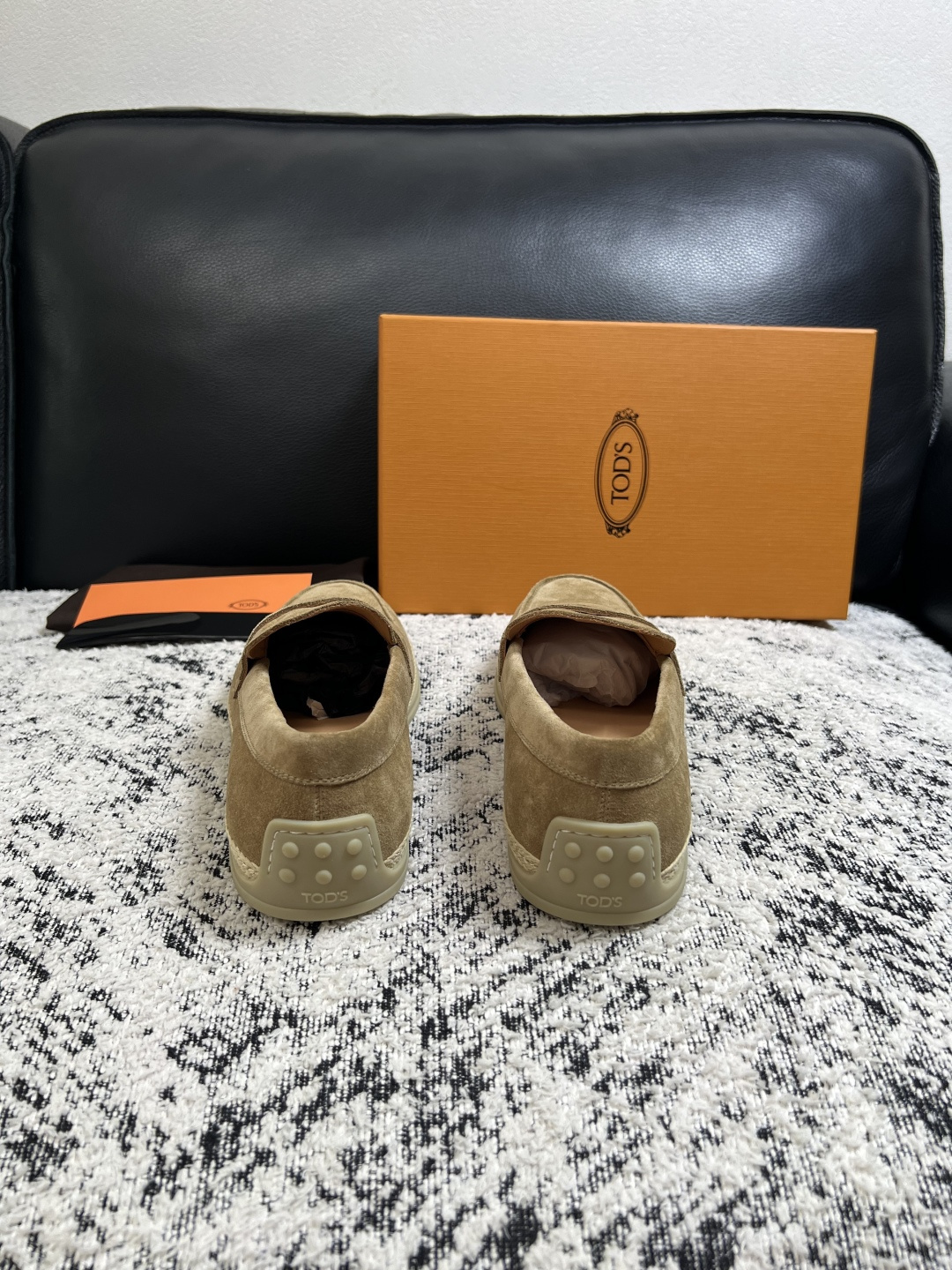 Tods  高品质  顶级工艺品  托德斯  专柜新款，原厂配置意大利进口牛皮面料，高品质复杂拼接工艺，经典的外观搭配气