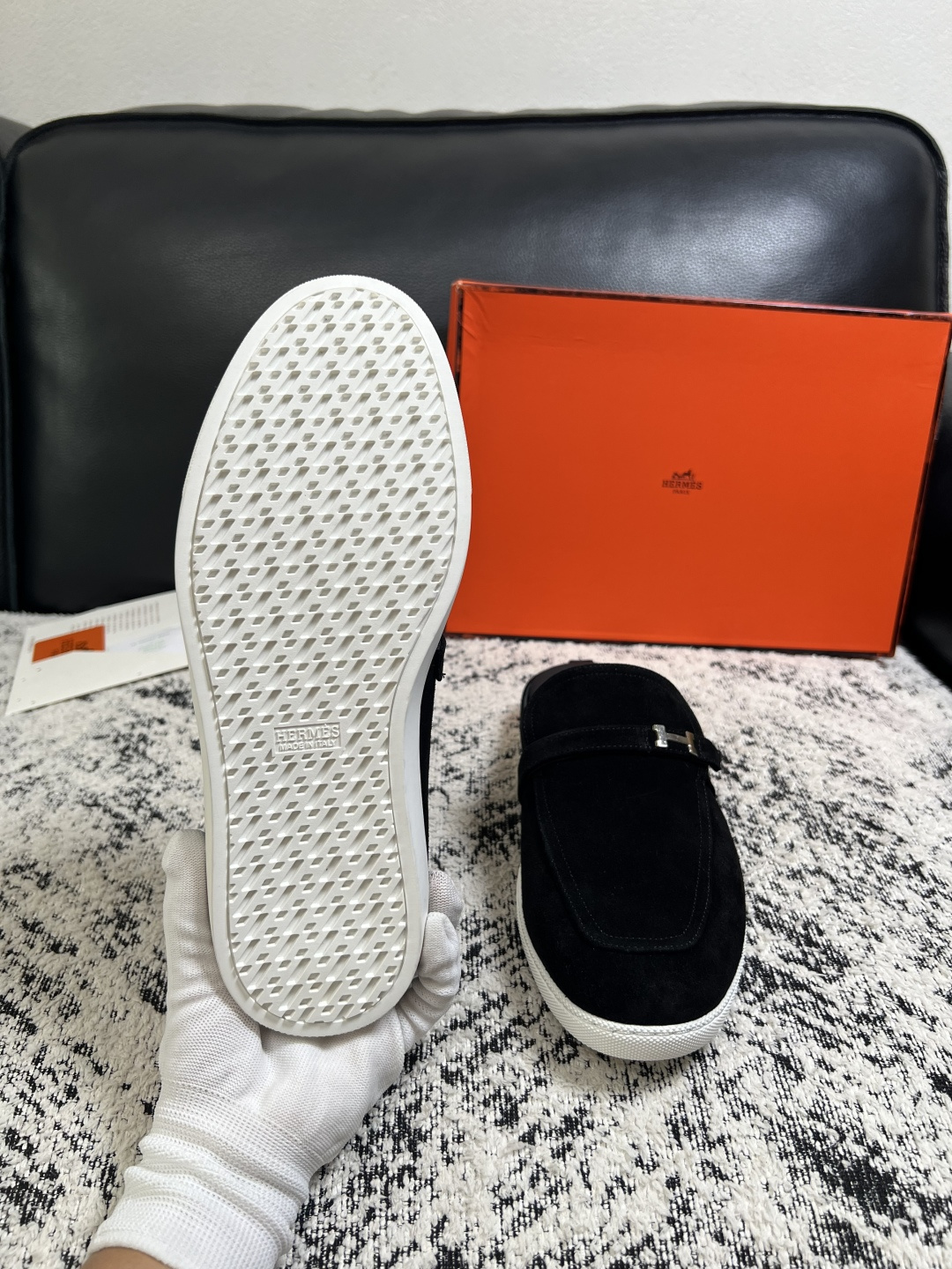 Hermes  高品质  顶级工艺品  爱马仕 拖鞋专柜同步发售原厂配置，意大利进口原版牛皮面料，高品质拼接工艺，全进口