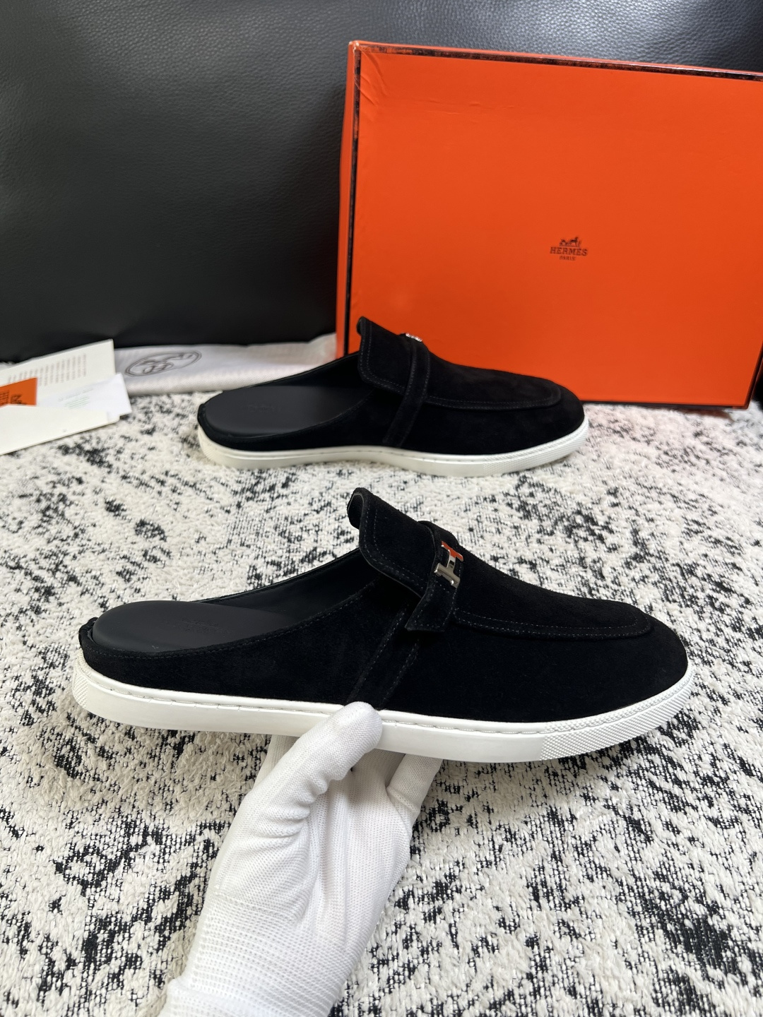 Hermes  高品质  顶级工艺品  爱马仕 拖鞋专柜同步发售原厂配置，意大利进口原版牛皮面料，高品质拼接工艺，全进口