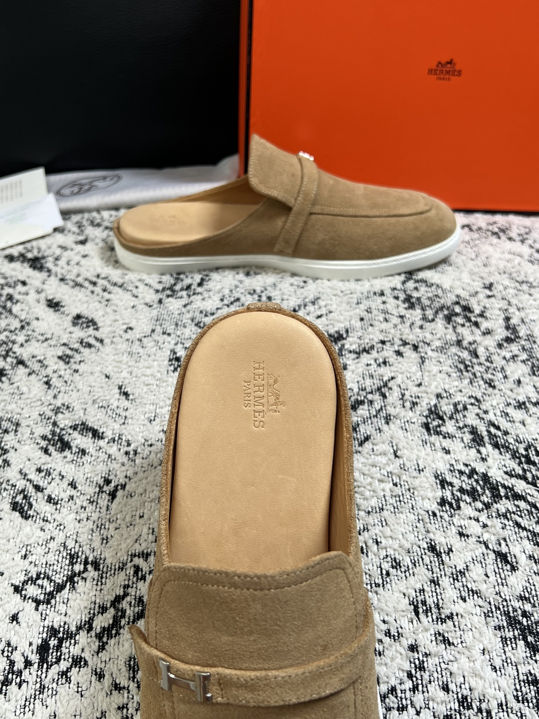 Hermes  高品质  顶级工艺品  爱马仕 专柜同步发售原厂配置，意大利进口原版牛皮面料，高品质拼接工艺，全进口水染