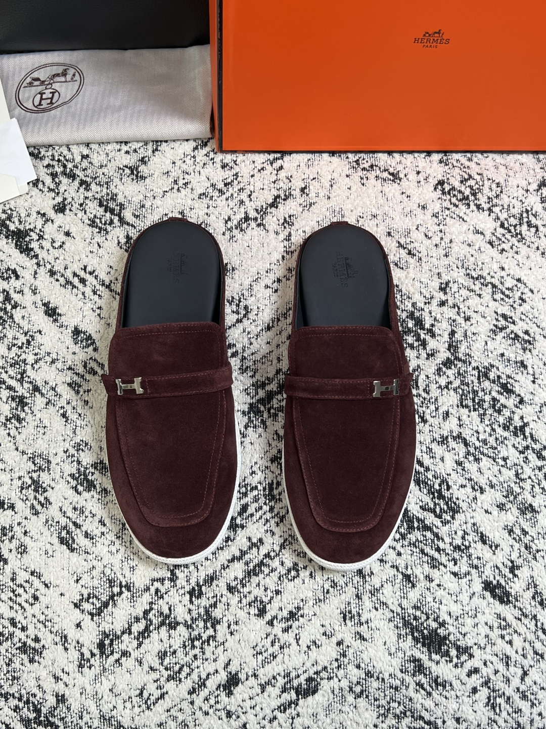 Hermes  高品质  顶级工艺品  爱马仕 专柜同步发售原厂配置，意大利进口原版牛皮面料，高品质拼接工艺，全进口水染