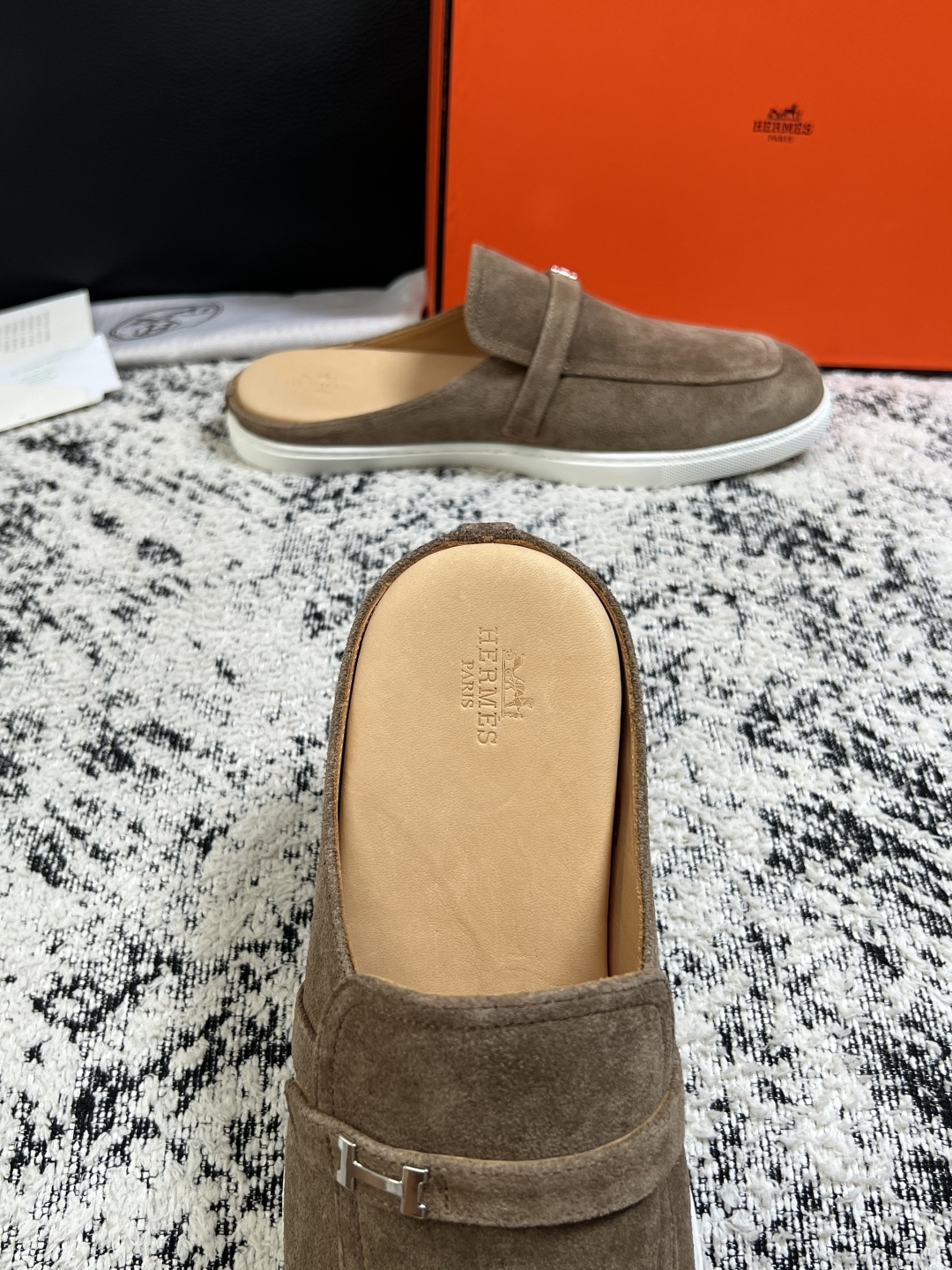 Hermes  高品质  顶级工艺品  爱马仕 专柜同步发售原厂配置，意大利进口原版牛皮面料，高品质拼接工艺，全进口水染