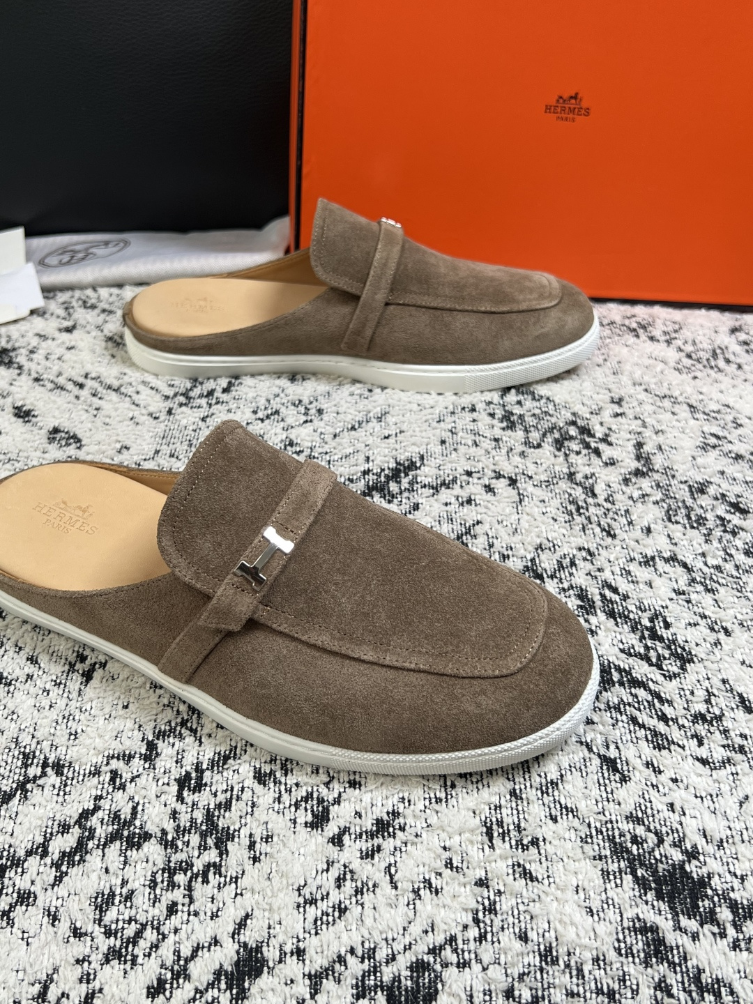 Hermes  高品质  顶级工艺品  爱马仕 专柜同步发售原厂配置，意大利进口原版牛皮面料，高品质拼接工艺，全进口水染
