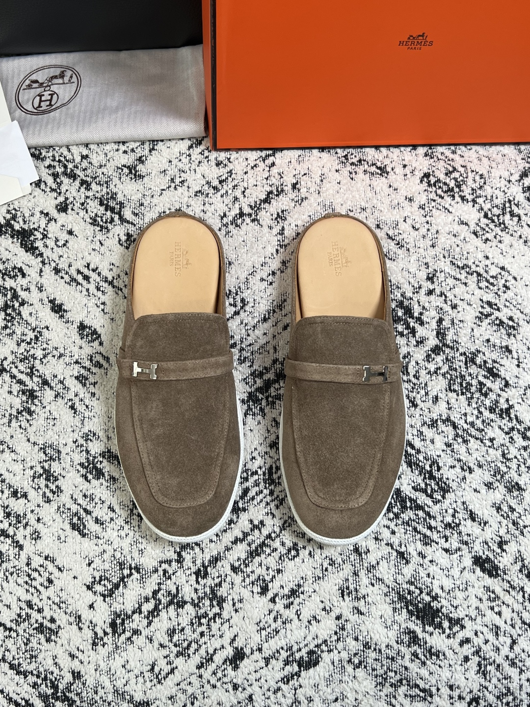 Hermes  高品质  顶级工艺品  爱马仕 专柜同步发售原厂配置，意大利进口原版牛皮面料，高品质拼接工艺，全进口水染