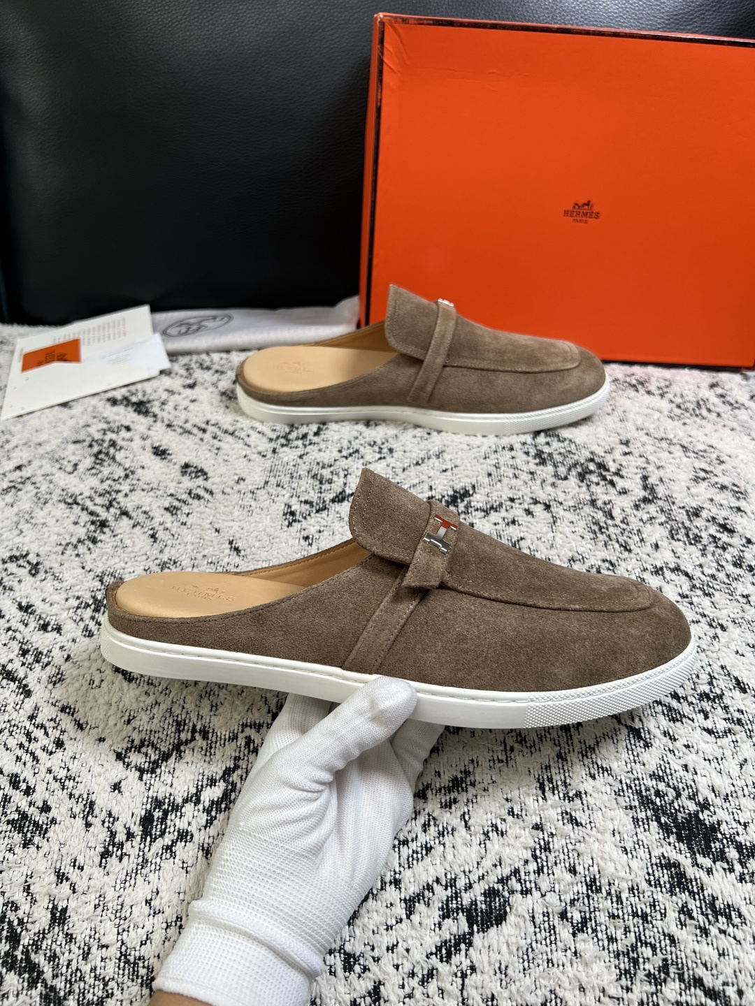 Hermes  高品质  顶级工艺品  爱马仕 专柜同步发售原厂配置，意大利进口原版牛皮面料，高品质拼接工艺，全进口水染