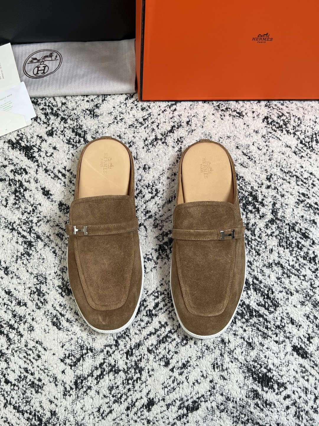 Hermes  高品质  顶级工艺品  爱马仕 专柜同步发售原厂配置，意大利进口原版牛皮面料，高品质拼接工艺，全进口水染