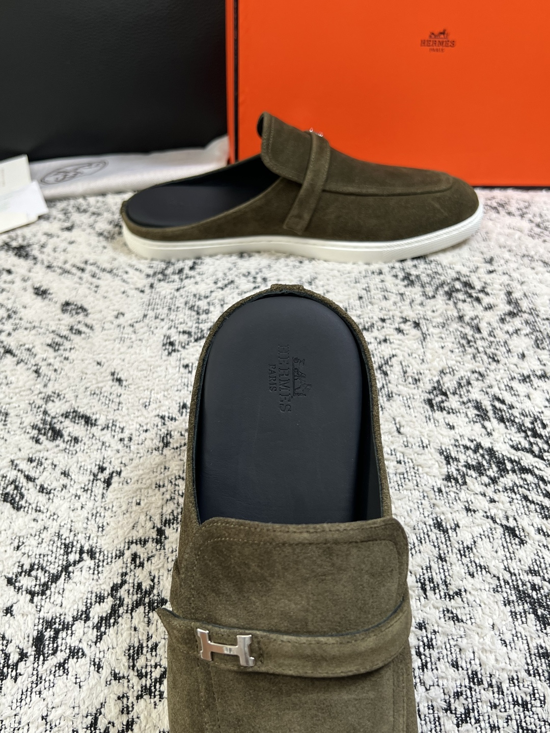 Hermes  高品质  顶级工艺品  爱马仕 专柜同步发售原厂配置，意大利进口原版牛皮面料，高品质拼接工艺，全进口水染