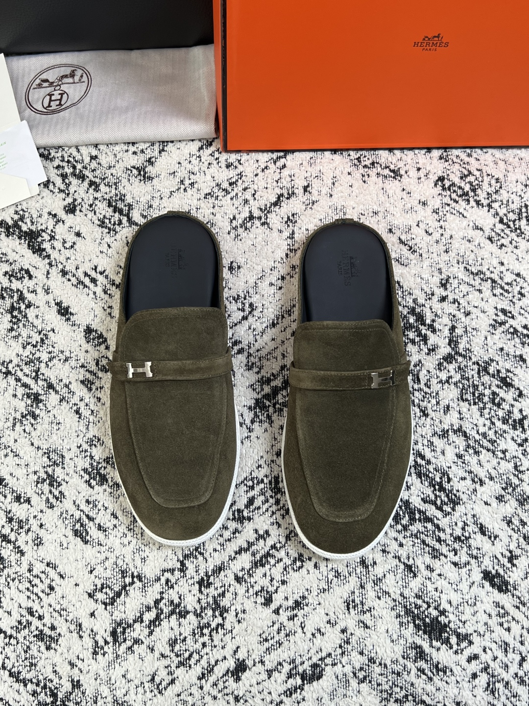 Hermes  高品质  顶级工艺品  爱马仕 专柜同步发售原厂配置，意大利进口原版牛皮面料，高品质拼接工艺，全进口水染
