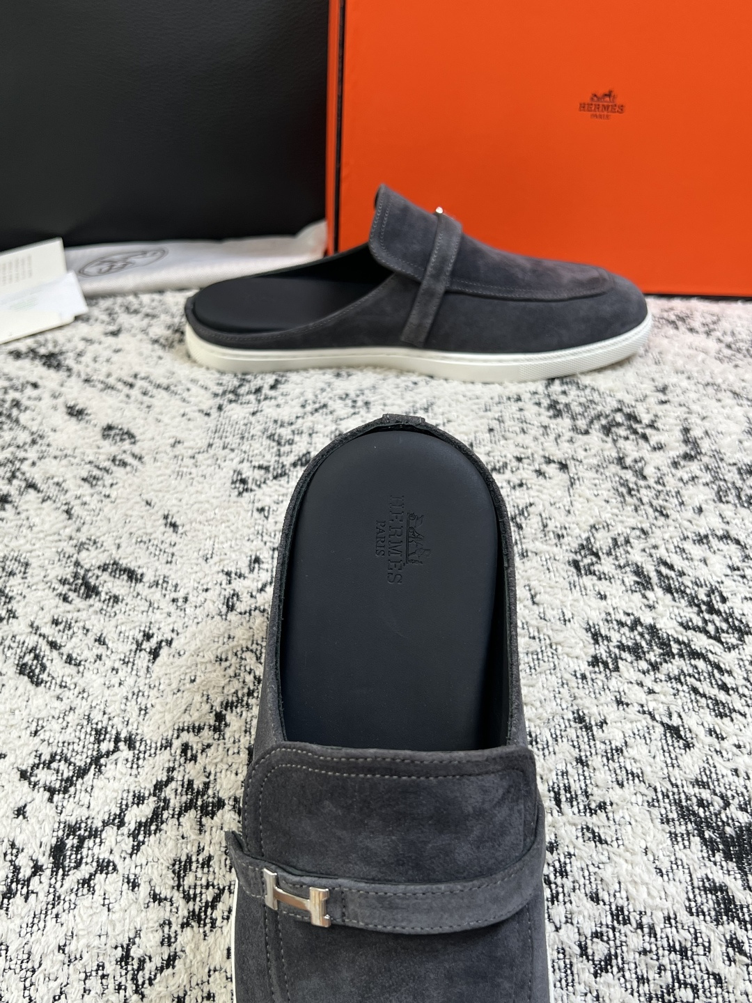 Hermes  高品质  顶级工艺品  爱马仕 专柜同步发售原厂配置，意大利进口原版牛皮面料，高品质拼接工艺，全进口水染
