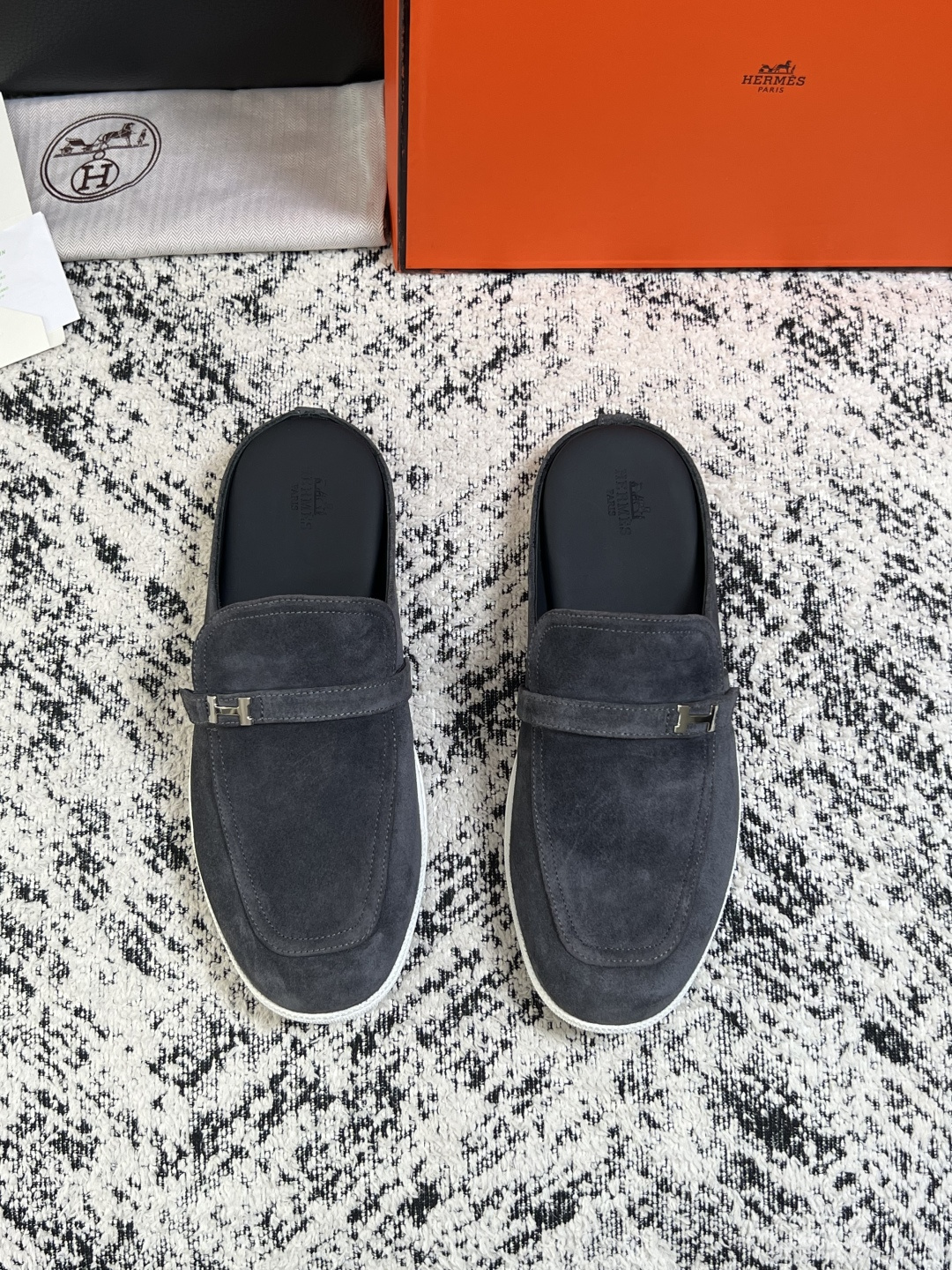 Hermes  高品质  顶级工艺品  爱马仕 专柜同步发售原厂配置，意大利进口原版牛皮面料，高品质拼接工艺，全进口水染