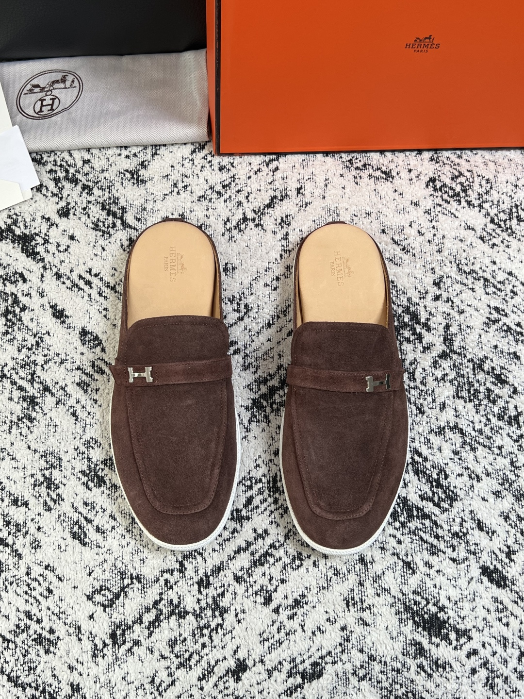 Hermes  高品质  顶级工艺品  爱马仕 专柜同步发售原厂配置，意大利进口原版牛皮面料，高品质拼接工艺，全进口水染