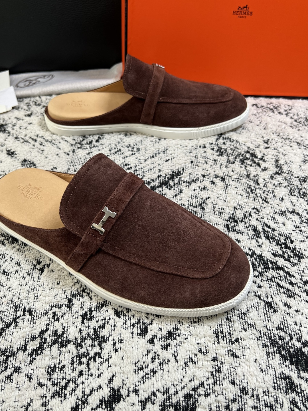 Hermes  高品质  顶级工艺品  爱马仕 专柜同步发售原厂配置，意大利进口原版牛皮面料，高品质拼接工艺，全进口水染