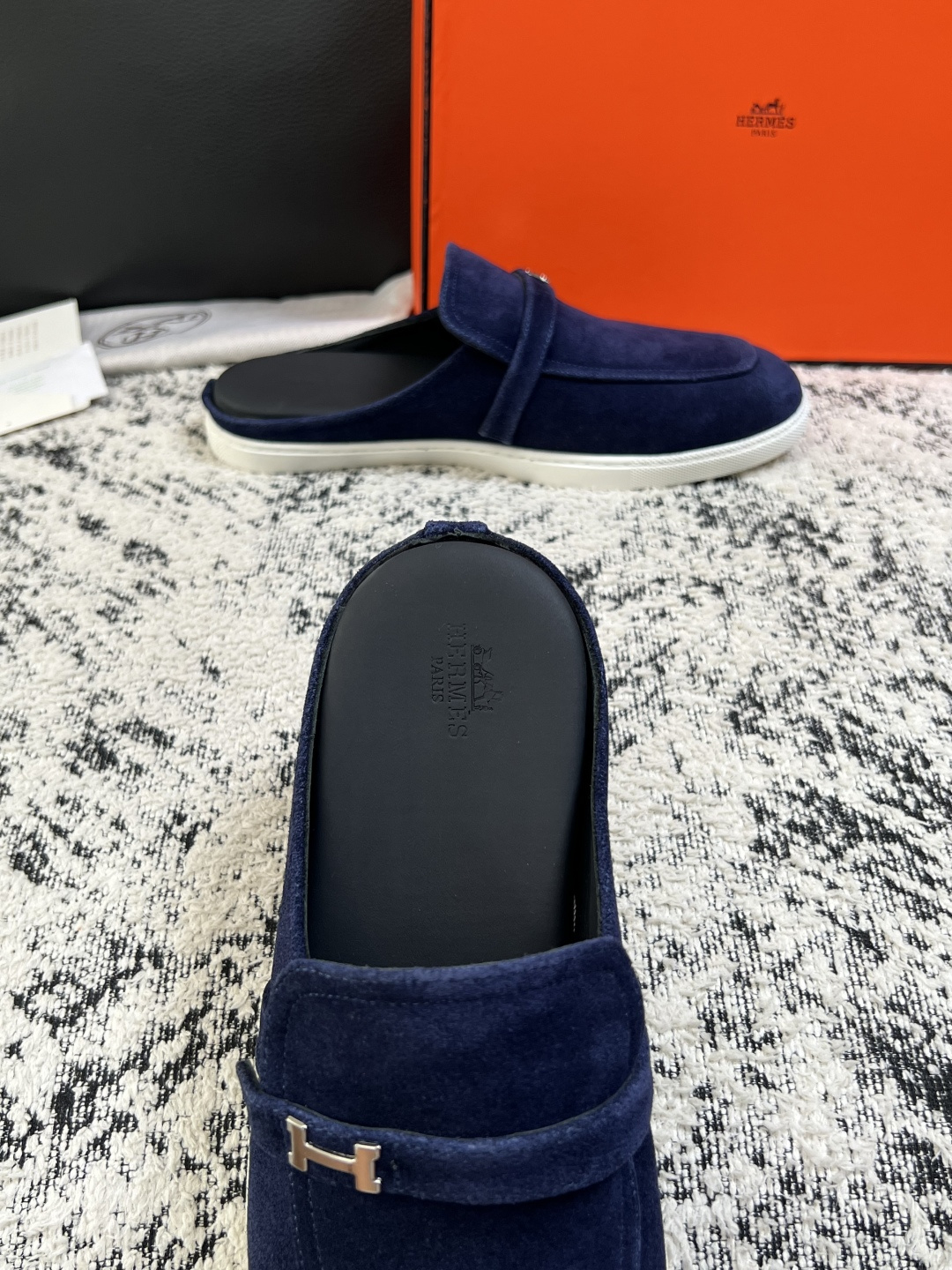 Hermes  高品质  顶级工艺品  爱马仕 专柜同步发售原厂配置，意大利进口原版牛皮面料，高品质拼接工艺，全进口水染