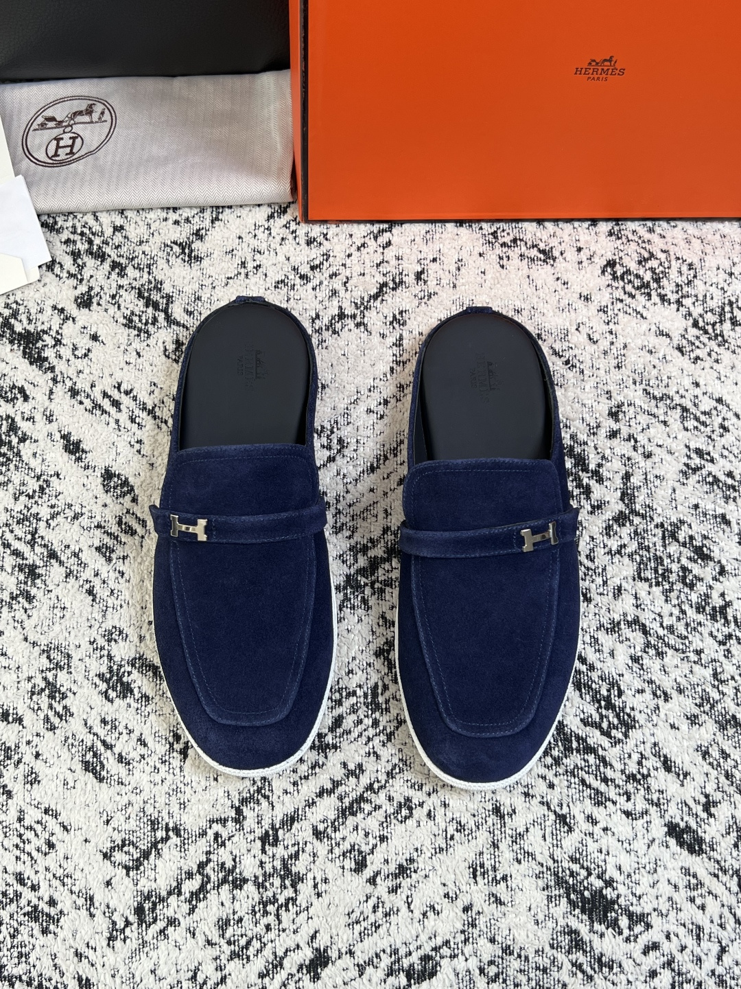 Hermes  高品质  顶级工艺品  爱马仕 专柜同步发售原厂配置，意大利进口原版牛皮面料，高品质拼接工艺，全进口水染