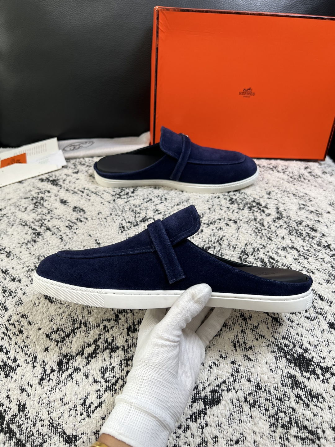 Hermes  高品质  顶级工艺品  爱马仕 专柜同步发售原厂配置，意大利进口原版牛皮面料，高品质拼接工艺，全进口水染