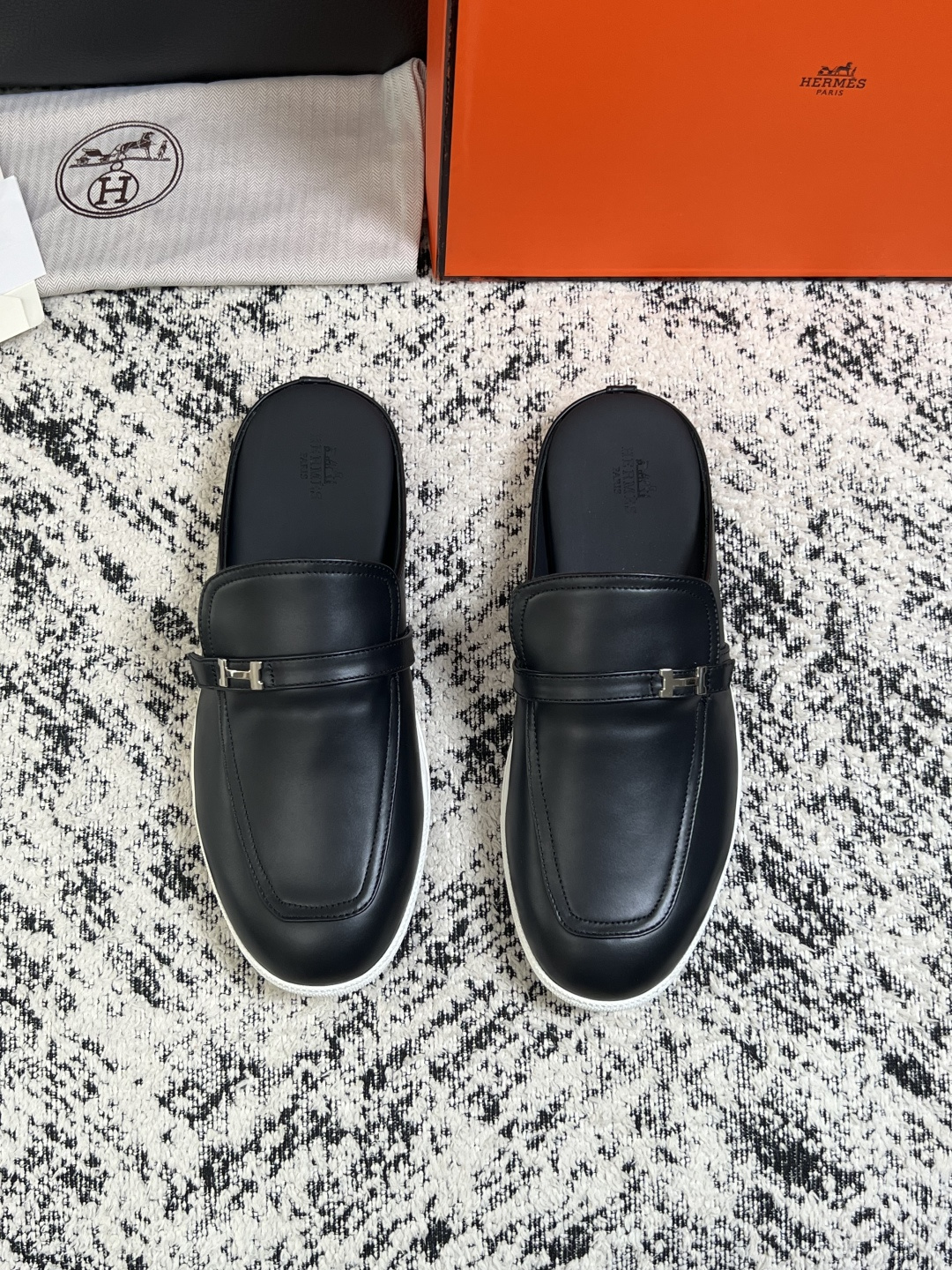 Hermes  高品质  顶级工艺品  爱马仕 专柜同步发售原厂配置，意大利进口原版牛皮面料，高品质拼接工艺，全进口水染